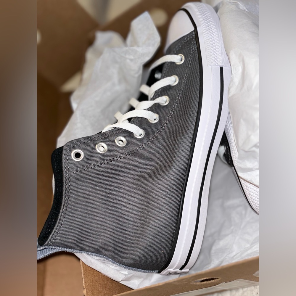 Converse - Picture 8 of 9